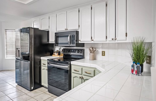 Merced Casa | Spacious 3 BR Casa near UC Merced with Pool