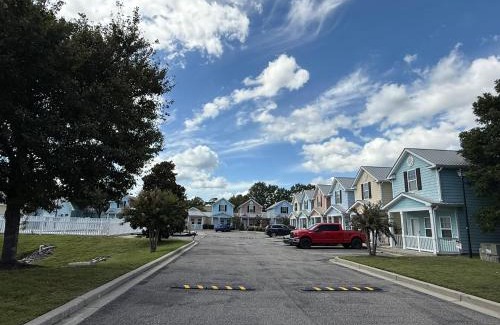 Myrtle Beach Casa | Spacious 3-BR Cottage, 2 Blocks To Beach