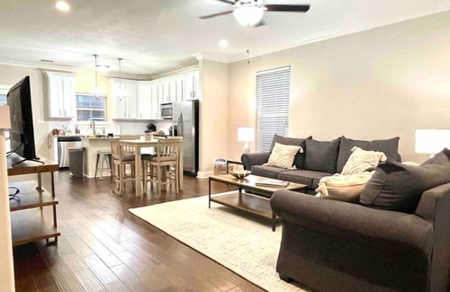 Lake Charles Casa | Spacious 3 BR Downtown Townhouse near Lake & Casinos