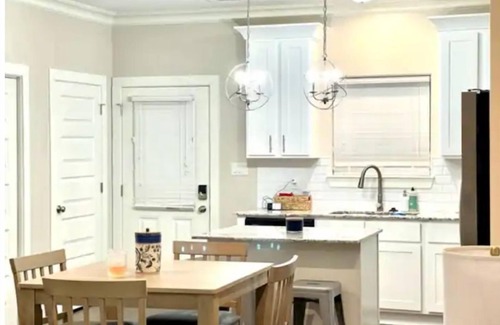 Lake Charles Casa | Spacious 3 BR Downtown Townhouse near Lake & Casinos