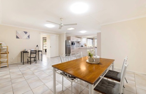 Calamvale Casa | Spacious 3-BR Haven Prime Location Shopping Centre