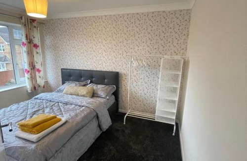 Wolverhampton Casa | Spacious 3-BR house perfect for Weekend getaway