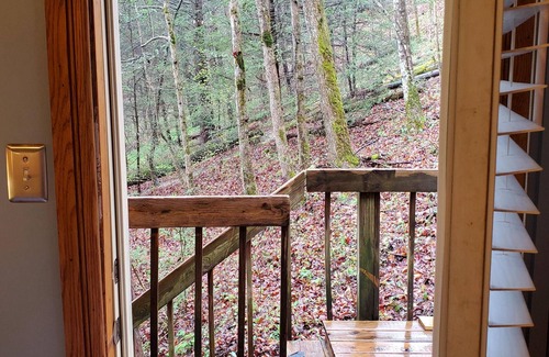 Slade Cabina | Spacious 3-BR, Lodge. Pool Table,Smart Satellite TV, Wi-Fi, Large Dining Hot Tub
