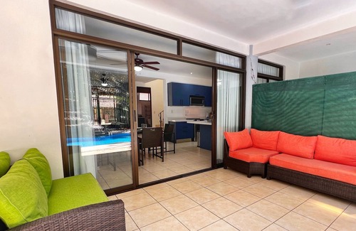 Coco Casa | Spacious 3 Bedroom House with Private Pool with Waterfall.