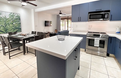 Coco Casa | Spacious 3 Bedroom House with Private Pool with Waterfall.
