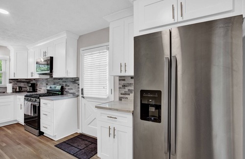 Lilburn Casa | Spacious 3-level dream entertainment with Foosball,Projector,HotTub&SUMMER:Pool
