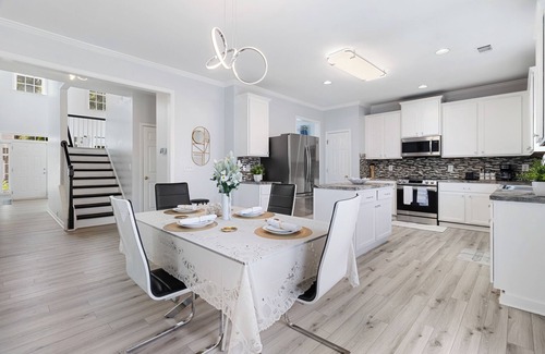 Union City Casa | Spacious 3 level house, 7bedrooms 4 baths in Union City