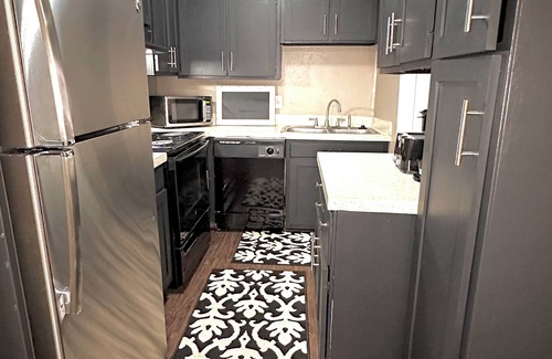 Fondren Apartamento | Spacious 3 Level Loft: 5 mins walk from JSU Stadium, hospitals, bars, and more