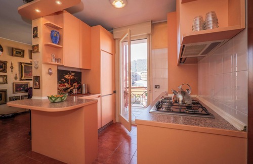 Intra Apartamento | Amplio apartamento de 3 dormitorios con 2 baños, 3 balcones y una hermosa vista al lago