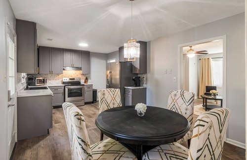 Covington Casa | Spacious 30+ Day Retreat – Perfect for Families & Professionals in Transition