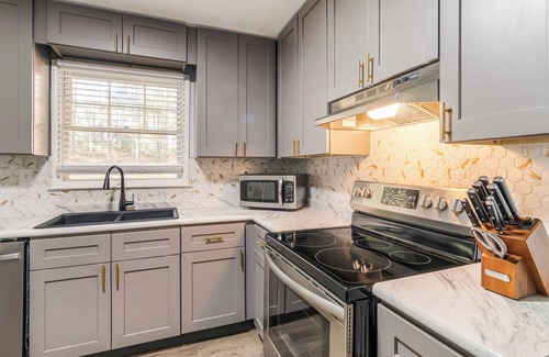 Covington Casa | Spacious 30+ Day Retreat – Perfect for Families & Professionals in Transition