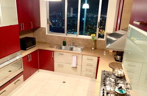 Costa del Este Condominio | Spacious 3000sq2 condo in Costa del Este, 2R, 3.5B top floor with ocean views!