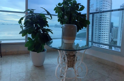 Costa del Este Condominio | Spacious 3000sq2 condo in Costa del Este, 2R, 3.5B top floor with ocean views!