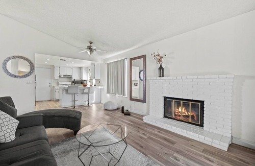 Lancaster Casa | Spacious 3B-2B Home with High Ceilings & Large Yards