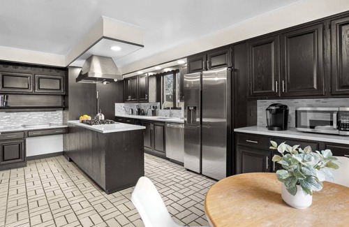 Highlands Casa | Spacious 3b/3b Mediterranean in White Plains