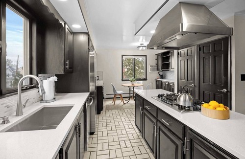 Highlands Casa | Spacious 3b/3b Mediterranean in White Plains