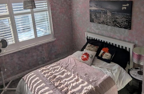 Ipswich Casa | Spacious 3B Home with Garden in Central Ipswich