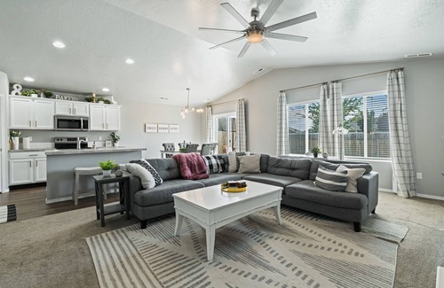 Nampa Casa | Spacious 3B, Split floorplan, Sleeps up to 11!
