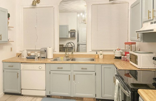 College Hill Apartamento | Spacious 3B1B,Full Kitchen,Private Parking, Walk to BROWN & RISD