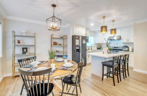 El Monte Casa | Spacious 3B2B Family Home Close to LA Top Attractions