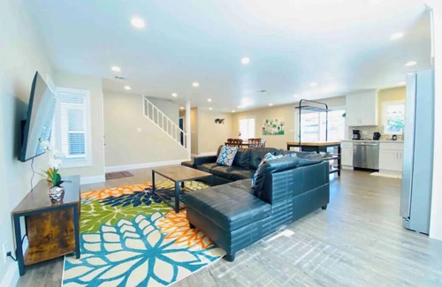 Newark Casa | Spacious 3B2B Home: Prime Location