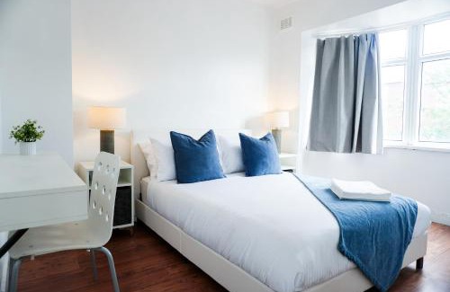 Clayton Casa | Spacious 3BD Home, Perfect for Contractors, Family and Groups, Coop Live - Etihad Stadium, Free Parking