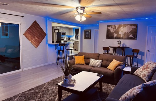 Citrus Heights Casa | Spacious 3bedroom: 70 inch 4K LED TV, Outdoor Firepit
