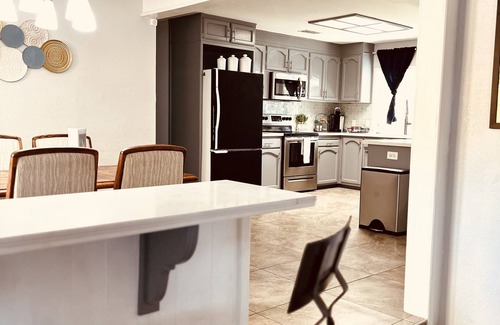 Citrus Heights Casa | Spacious 3bedroom: 70 inch 4K LED TV, Outdoor Firepit
