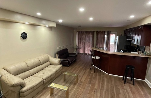 East Credit Casa | Spacious 3bedroom house