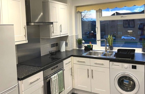 Canons Apartamento | Spacious 3BR/1BA Pet Friendly Flat w/ FREE WIFI