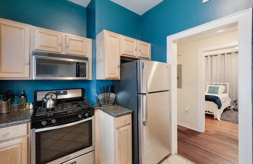 Alta Vista Condominio | Spacious 3BR/2BA 1st Floor Apt in Historic Alta Vista, SA, 20% Off! Free Parking