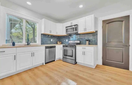 Jefferson Park Casa | Spacious 3BR/2BA Home with Private Yard