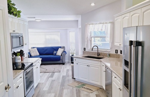 Sebastian Highlands Casa | Spacious 3Br/2Ba overlooking canal! Waterview Oasis! Heated Pool, Near Beaches!