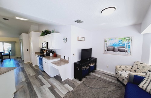 Sebastian Highlands Casa | Spacious 3Br/2Ba overlooking canal! Waterview Oasis! Heated Pool, Near Beaches!