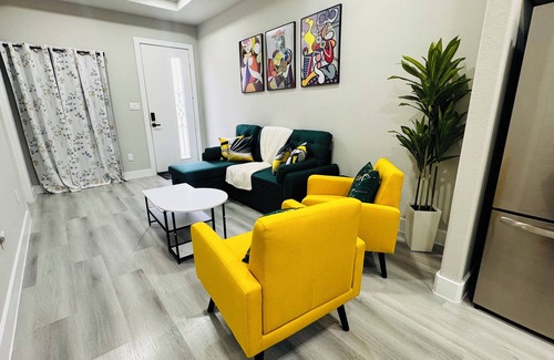 Southeast Houston Casa | Spacious 3BR, 3 full-bath house central of Houston’s major attractions