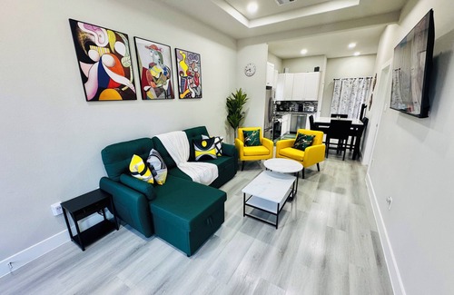 Southeast Houston Casa | Spacious 3BR, 3 full-bath house central of Houston’s major attractions