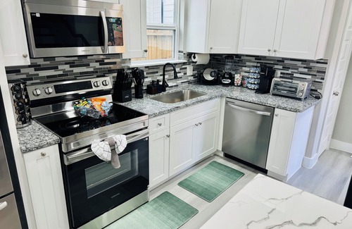 Southeast Houston Casa | Spacious 3BR, 3 full-bath house central of Houston’s major attractions