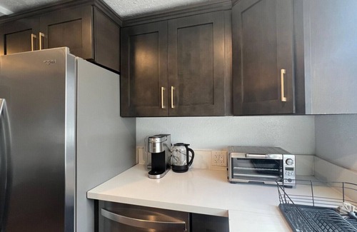 Palms Apartamento | Spacious 3BR/3BA Home Private Yard in Culver City