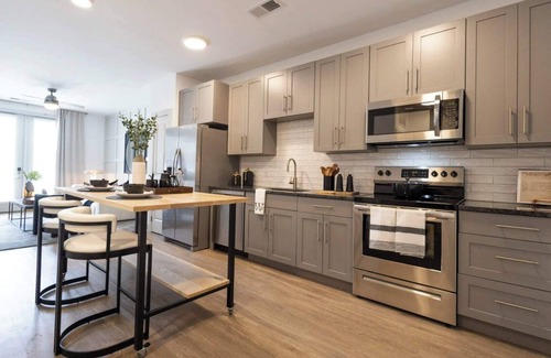 East Walnut HIlls Apartamento | Spacious 3BR/3BA Suites Near Downtown Cincinnati