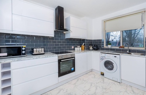 Penge Apartamento | Spacious 3BR, 5min Penge St, Crystal Palace Park