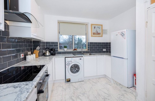 Penge Apartamento | Spacious 3BR, 5min Penge St, Crystal Palace Park