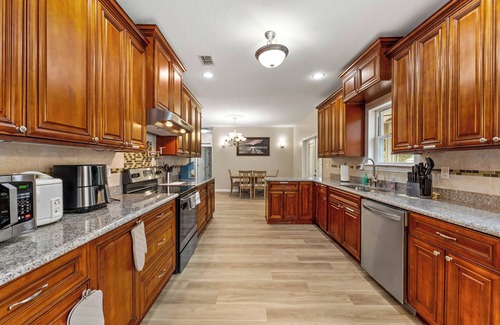 Southside Casa | Spacious 3BR and Boat parking@ Central River Golf Club