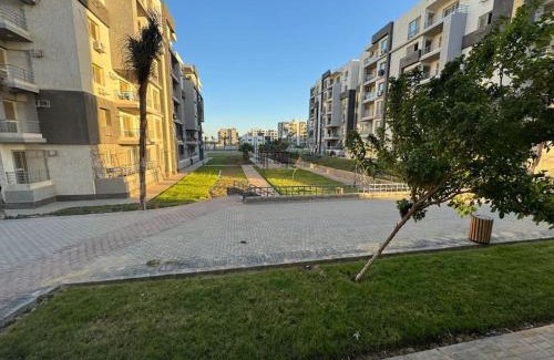Sheikh Zayed City Apartamento | Spacious 3BR Apt, 2 Baths, Gated Community - 803