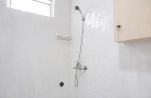 Chinatown Apartamento | Spacious 3BR at Green Central City Glodok Apartment By Travelio