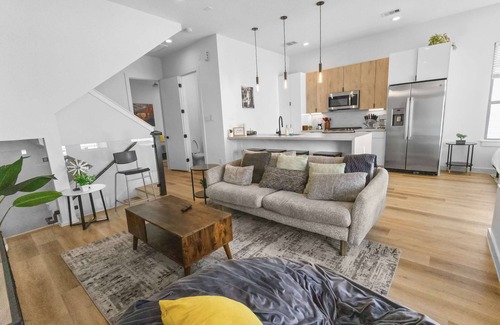 OST - South Union Casa | Spacious 3BR+Balcony | Sleeps 10 | Near TMC & DT