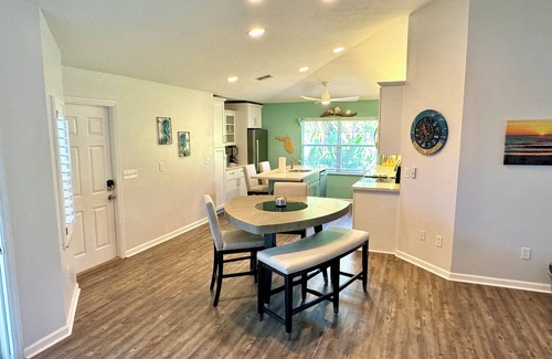 Marineland Acres Casa | Beach Bungalow, 3-bd, 2-ba, Hot Tub & Dog Friendly.
