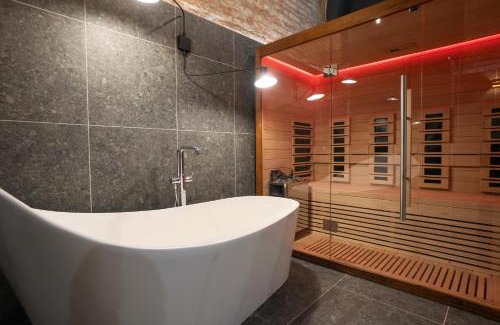 Alservorstadt Apartamento | Spacious 3BR Escape with Sauna and Billiard