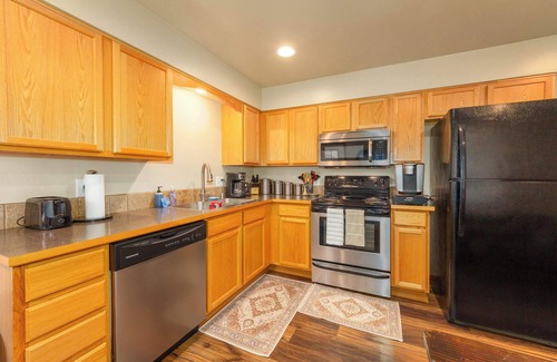 Spokane Valley Casa | Spacious 3BR Family Retreat w Fire Pit, BBQ, Smart TVs & More