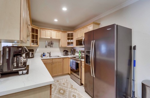 Chula Vista Condominio | Spacious 3BR Family Home: Free Pool/Tub & Parking