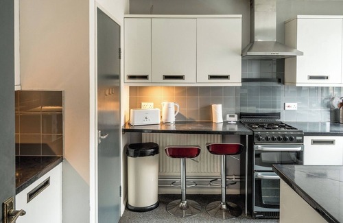 Tottenham Hale Apartamento | Spacious 3BR Flat with Balcony Near Tottenham Hale